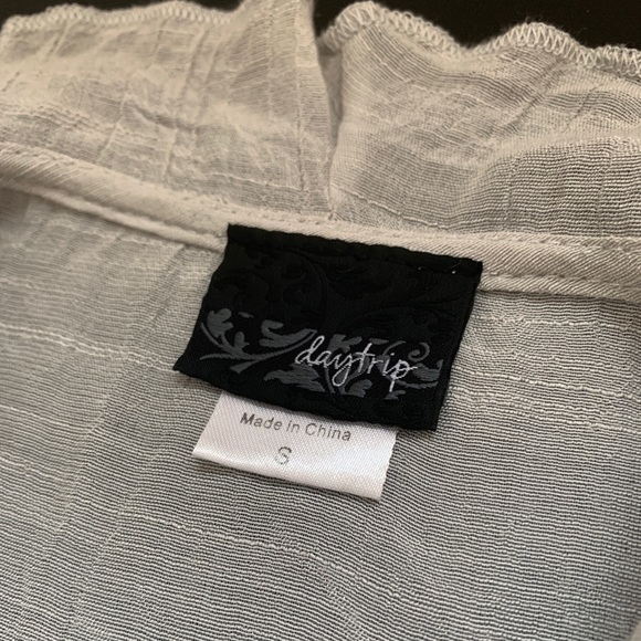 Chic Light Gray Lace-Detailed Flowy Vest - Picture 3 of 4